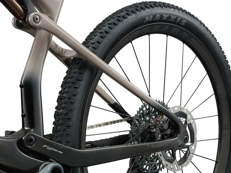 Liv Pique X Advanced SL 1 Mountain Bike in Dune Beige/Raw Carbon-7